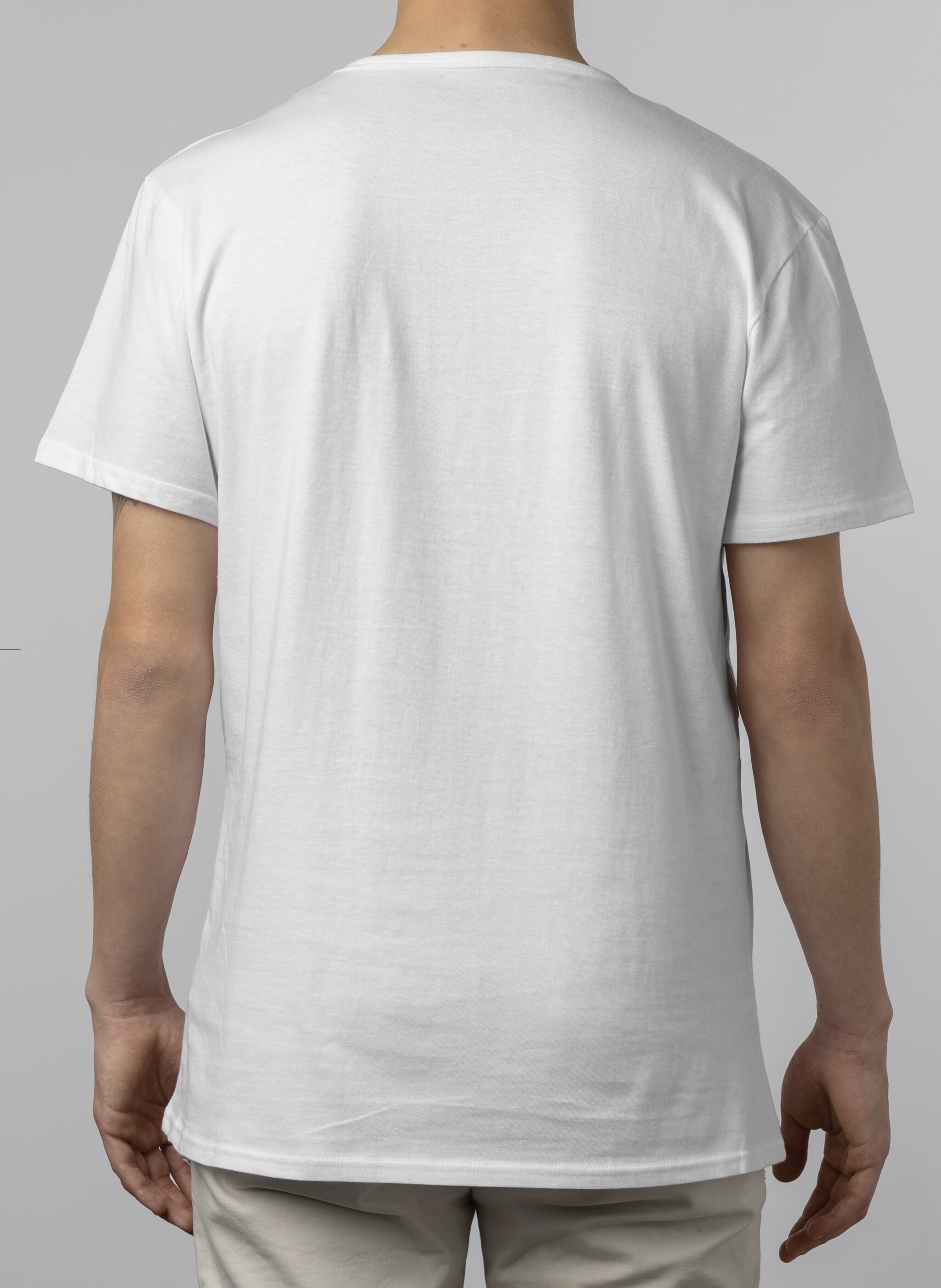 White plain t shirt